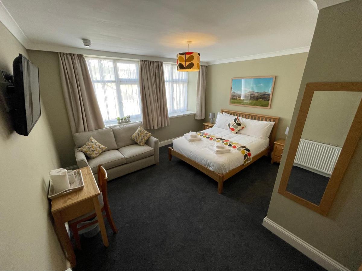 Y Griffin Otel Penrhyndeudreath Dış mekan fotoğraf